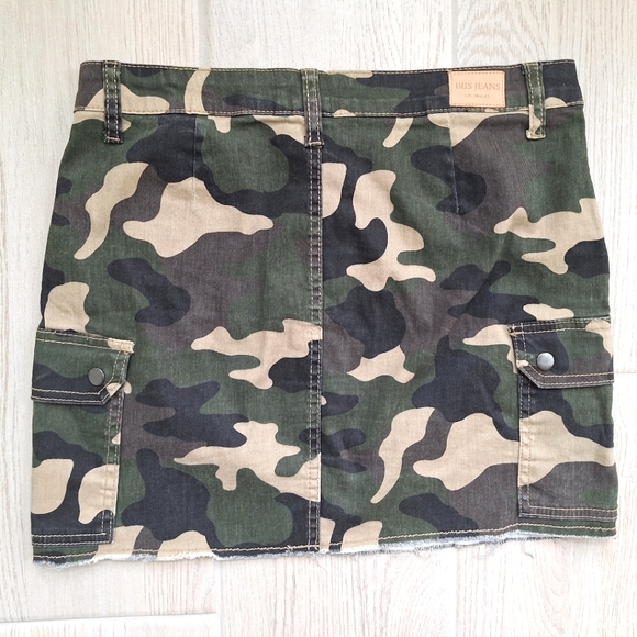Iris Jeans women's multicolor camouflage print denim cargo mini skirt size large - Picture 7 of 9